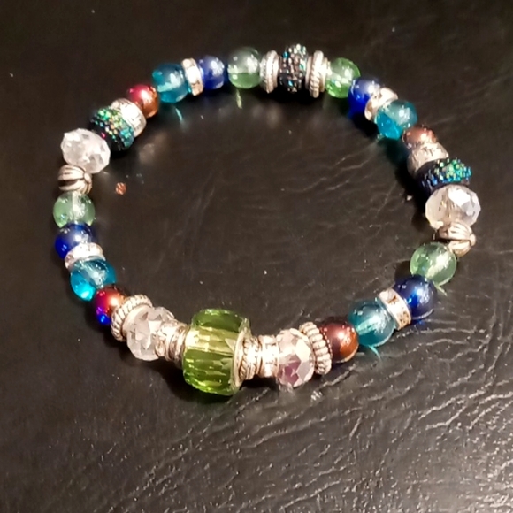 Homemade stretchy bracelet - Picture 1 of 3